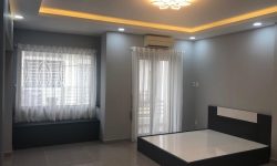 BÁN NHÀ PHÚ NHUẬN HXH 4 TẦNG ĐẸP LUNG LINH KHU VIP PHAN XÍCH LONG 4.6 TỶ.Mô tả:+ Diện tích: 35m2, ngang 3m dài 12m.+ Kết cấu: 1 trệt 2 lầu, sân thượng trước và sau, gồm 5 phòng ngủ, 3 toilet, 1 phòng thờ, phòng khách, phòng bếp.Mô tả:+ Vị trí: Cực đẹp, nhà ngay trung tâm phố ẩm thực. Gần Bệnh viện Hoàn Mỹ, đi bộ vài phút ra Siêu Thị Coopmart gần ngã tư Phan Đăng Lưu, Khu kinh doanh sầm uất và tập trung nhiều quán cà phê đẹp nhộn nhịp, cùng các công ty Văn Phòng,+ Lưu thông đi lại các Quận trung tâm rất thuận tiện. tiếp giáp Quận 1+ Khu an ninh tốt, dân trí cao yên tĩnh sạch sẽ.+ Nhà xây mới chắc chắn, BTCT ban công thoáng mát + Pháp lý: Sổ hồng hoàn công đầy đủGiá 4.6 tỷ. TL chủ nhà thiện chí gấp bán.Liên hệ: Mr Khoa 0582063101 Tư vấn xem nhà miễn phí