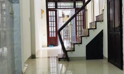 BÁN NHÀ PHÚ NHUẬN HXH 4 TẦNG ĐẸP LUNG LINH KHU VIP PHAN XÍCH LONG 4.6 TỶ.Mô tả:+ Diện tích: 35m2, ngang 3m dài 12m.+ Kết cấu: 1 trệt 2 lầu, sân thượng trước và sau, gồm 5 phòng ngủ, 3 toilet, 1 phòng thờ, phòng khách, phòng bếp.Mô tả:+ Vị trí: Cực đẹp, nhà ngay trung tâm phố ẩm thực. Gần Bệnh viện Hoàn Mỹ, đi bộ vài phút ra Siêu Thị Coopmart gần ngã tư Phan Đăng Lưu, Khu kinh doanh sầm uất và tập trung nhiều quán cà phê đẹp nhộn nhịp, cùng các công ty Văn Phòng,+ Lưu thông đi lại các Quận trung tâm rất thuận tiện. tiếp giáp Quận 1+ Khu an ninh tốt, dân trí cao yên tĩnh sạch sẽ.+ Nhà xây mới chắc chắn, BTCT ban công thoáng mát + Pháp lý: Sổ hồng hoàn công đầy đủGiá 4.6 tỷ. TL chủ nhà thiện chí gấp bán.Liên hệ: Mr Khoa 0582063101 Tư vấn xem nhà miễn phí