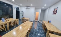 BÁN NHÀ PHÚ NHUẬN HXH 4 TẦNG ĐẸP LUNG LINH KHU VIP PHAN XÍCH LONG 4.6 TỶ.Mô tả:+ Diện tích: 35m2, ngang 3m dài 12m.+ Kết cấu: 1 trệt 2 lầu, sân thượng trước và sau, gồm 5 phòng ngủ, 3 toilet, 1 phòng thờ, phòng khách, phòng bếp.Mô tả:+ Vị trí: Cực đẹp, nhà ngay trung tâm phố ẩm thực. Gần Bệnh viện Hoàn Mỹ, đi bộ vài phút ra Siêu Thị Coopmart gần ngã tư Phan Đăng Lưu, Khu kinh doanh sầm uất và tập trung nhiều quán cà phê đẹp nhộn nhịp, cùng các công ty Văn Phòng,+ Lưu thông đi lại các Quận trung tâm rất thuận tiện. tiếp giáp Quận 1+ Khu an ninh tốt, dân trí cao yên tĩnh sạch sẽ.+ Nhà xây mới chắc chắn, BTCT ban công thoáng mát + Pháp lý: Sổ hồng hoàn công đầy đủGiá 4.6 tỷ. TL chủ nhà thiện chí gấp bán.Liên hệ: Mr Khoa 0582063101 Tư vấn xem nhà miễn phí