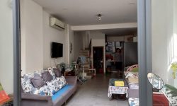 BÁN NHÀ PHÚ NHUẬN HXH 4 TẦNG ĐẸP LUNG LINH KHU VIP PHAN XÍCH LONG 4.6 TỶ.Mô tả:+ Diện tích: 35m2, ngang 3m dài 12m.+ Kết cấu: 1 trệt 2 lầu, sân thượng trước và sau, gồm 5 phòng ngủ, 3 toilet, 1 phòng thờ, phòng khách, phòng bếp.Mô tả:+ Vị trí: Cực đẹp, nhà ngay trung tâm phố ẩm thực. Gần Bệnh viện Hoàn Mỹ, đi bộ vài phút ra Siêu Thị Coopmart gần ngã tư Phan Đăng Lưu, Khu kinh doanh sầm uất và tập trung nhiều quán cà phê đẹp nhộn nhịp, cùng các công ty Văn Phòng,+ Lưu thông đi lại các Quận trung tâm rất thuận tiện. tiếp giáp Quận 1+ Khu an ninh tốt, dân trí cao yên tĩnh sạch sẽ.+ Nhà xây mới chắc chắn, BTCT ban công thoáng mát + Pháp lý: Sổ hồng hoàn công đầy đủGiá 4.6 tỷ. TL chủ nhà thiện chí gấp bán.Liên hệ: Mr Khoa 0582063101 Tư vấn xem nhà miễn phí