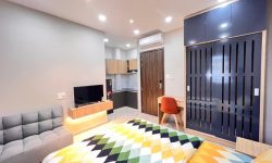 BÁN NHÀ PHÚ NHUẬN HXH 4 TẦNG ĐẸP LUNG LINH KHU VIP PHAN XÍCH LONG 4.6 TỶ.Mô tả:+ Diện tích: 35m2, ngang 3m dài 12m.+ Kết cấu: 1 trệt 2 lầu, sân thượng trước và sau, gồm 5 phòng ngủ, 3 toilet, 1 phòng thờ, phòng khách, phòng bếp.Mô tả:+ Vị trí: Cực đẹp, nhà ngay trung tâm phố ẩm thực. Gần Bệnh viện Hoàn Mỹ, đi bộ vài phút ra Siêu Thị Coopmart gần ngã tư Phan Đăng Lưu, Khu kinh doanh sầm uất và tập trung nhiều quán cà phê đẹp nhộn nhịp, cùng các công ty Văn Phòng,+ Lưu thông đi lại các Quận trung tâm rất thuận tiện. tiếp giáp Quận 1+ Khu an ninh tốt, dân trí cao yên tĩnh sạch sẽ.+ Nhà xây mới chắc chắn, BTCT ban công thoáng mát + Pháp lý: Sổ hồng hoàn công đầy đủGiá 4.6 tỷ. TL chủ nhà thiện chí gấp bán.Liên hệ: Mr Khoa 0582063101 Tư vấn xem nhà miễn phí