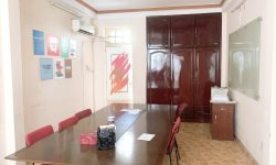 BÁN NHÀ PHÚ NHUẬN HXH 4 TẦNG ĐẸP LUNG LINH KHU VIP PHAN XÍCH LONG 4.6 TỶ.Mô tả:+ Diện tích: 35m2, ngang 3m dài 12m.+ Kết cấu: 1 trệt 2 lầu, sân thượng trước và sau, gồm 5 phòng ngủ, 3 toilet, 1 phòng thờ, phòng khách, phòng bếp.Mô tả:+ Vị trí: Cực đẹp, nhà ngay trung tâm phố ẩm thực. Gần Bệnh viện Hoàn Mỹ, đi bộ vài phút ra Siêu Thị Coopmart gần ngã tư Phan Đăng Lưu, Khu kinh doanh sầm uất và tập trung nhiều quán cà phê đẹp nhộn nhịp, cùng các công ty Văn Phòng,+ Lưu thông đi lại các Quận trung tâm rất thuận tiện. tiếp giáp Quận 1+ Khu an ninh tốt, dân trí cao yên tĩnh sạch sẽ.+ Nhà xây mới chắc chắn, BTCT ban công thoáng mát + Pháp lý: Sổ hồng hoàn công đầy đủGiá 4.6 tỷ. TL chủ nhà thiện chí gấp bán.Liên hệ: Mr Khoa 0582063101 Tư vấn xem nhà miễn phí