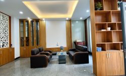 BÁN NHÀ PHÚ NHUẬN HXH 4 TẦNG ĐẸP LUNG LINH KHU VIP PHAN XÍCH LONG 4.6 TỶ.Mô tả:+ Diện tích: 35m2, ngang 3m dài 12m.+ Kết cấu: 1 trệt 2 lầu, sân thượng trước và sau, gồm 5 phòng ngủ, 3 toilet, 1 phòng thờ, phòng khách, phòng bếp.Mô tả:+ Vị trí: Cực đẹp, nhà ngay trung tâm phố ẩm thực. Gần Bệnh viện Hoàn Mỹ, đi bộ vài phút ra Siêu Thị Coopmart gần ngã tư Phan Đăng Lưu, Khu kinh doanh sầm uất và tập trung nhiều quán cà phê đẹp nhộn nhịp, cùng các công ty Văn Phòng,+ Lưu thông đi lại các Quận trung tâm rất thuận tiện. tiếp giáp Quận 1+ Khu an ninh tốt, dân trí cao yên tĩnh sạch sẽ.+ Nhà xây mới chắc chắn, BTCT ban công thoáng mát + Pháp lý: Sổ hồng hoàn công đầy đủGiá 4.6 tỷ. TL chủ nhà thiện chí gấp bán.Liên hệ: Mr Khoa 0582063101 Tư vấn xem nhà miễn phí