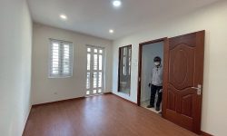 BÁN NHÀ PHÚ NHUẬN HXH 4 TẦNG ĐẸP LUNG LINH KHU VIP PHAN XÍCH LONG 4.6 TỶ.Mô tả:+ Diện tích: 35m2, ngang 3m dài 12m.+ Kết cấu: 1 trệt 2 lầu, sân thượng trước và sau, gồm 5 phòng ngủ, 3 toilet, 1 phòng thờ, phòng khách, phòng bếp.Mô tả:+ Vị trí: Cực đẹp, nhà ngay trung tâm phố ẩm thực. Gần Bệnh viện Hoàn Mỹ, đi bộ vài phút ra Siêu Thị Coopmart gần ngã tư Phan Đăng Lưu, Khu kinh doanh sầm uất và tập trung nhiều quán cà phê đẹp nhộn nhịp, cùng các công ty Văn Phòng,+ Lưu thông đi lại các Quận trung tâm rất thuận tiện. tiếp giáp Quận 1+ Khu an ninh tốt, dân trí cao yên tĩnh sạch sẽ.+ Nhà xây mới chắc chắn, BTCT ban công thoáng mát + Pháp lý: Sổ hồng hoàn công đầy đủGiá 4.6 tỷ. TL chủ nhà thiện chí gấp bán.Liên hệ: Mr Khoa 0582063101 Tư vấn xem nhà miễn phí